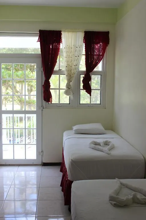 Sea Breeze Inn Castle Bruce Bed and Breakfast
