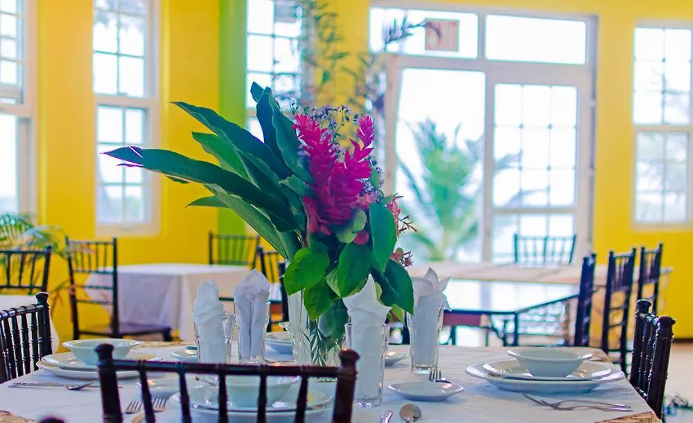 Sea Breeze Inn Castle Bruce Bed & Breakfast